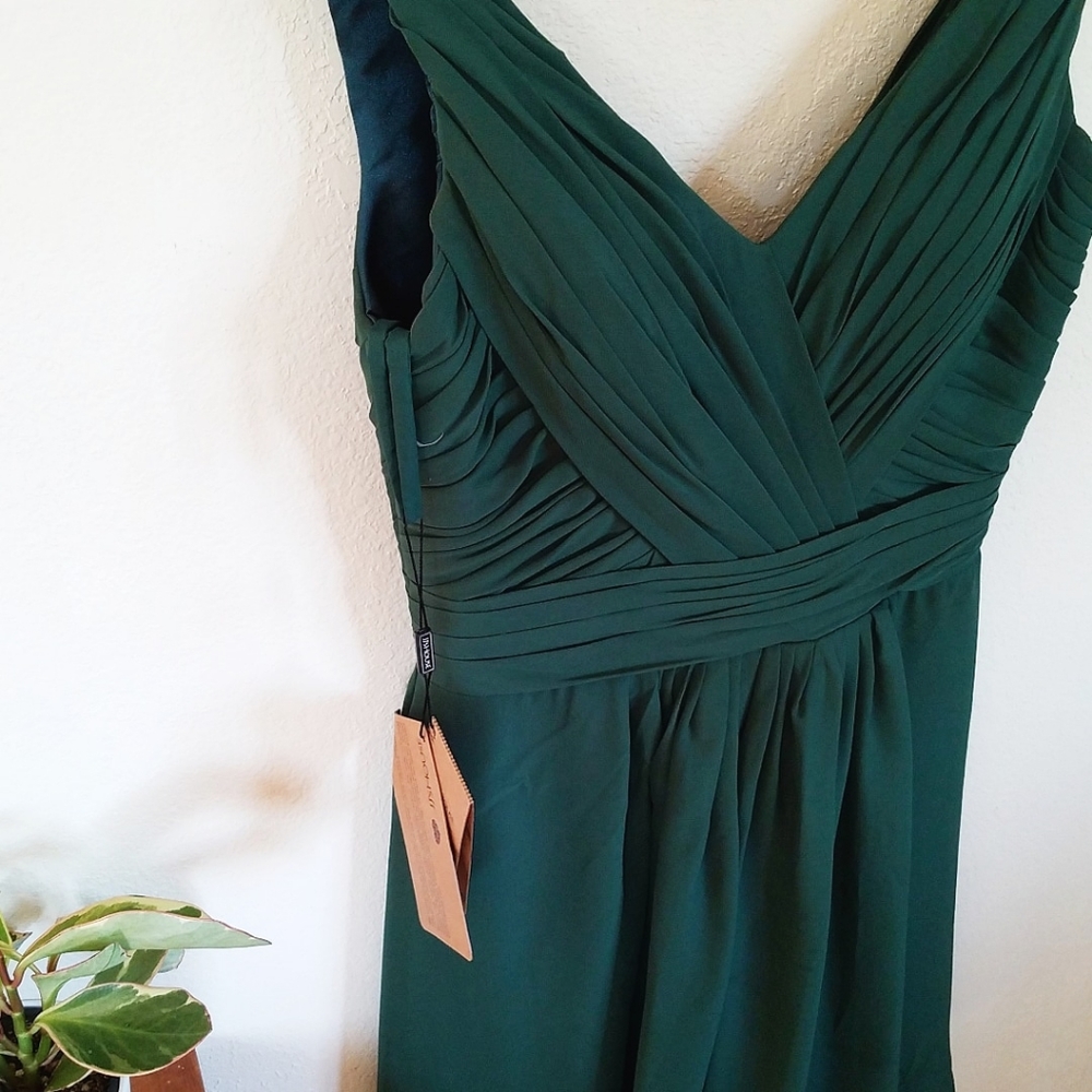 Elegant Green Midi Dress - Picture 2 of 8